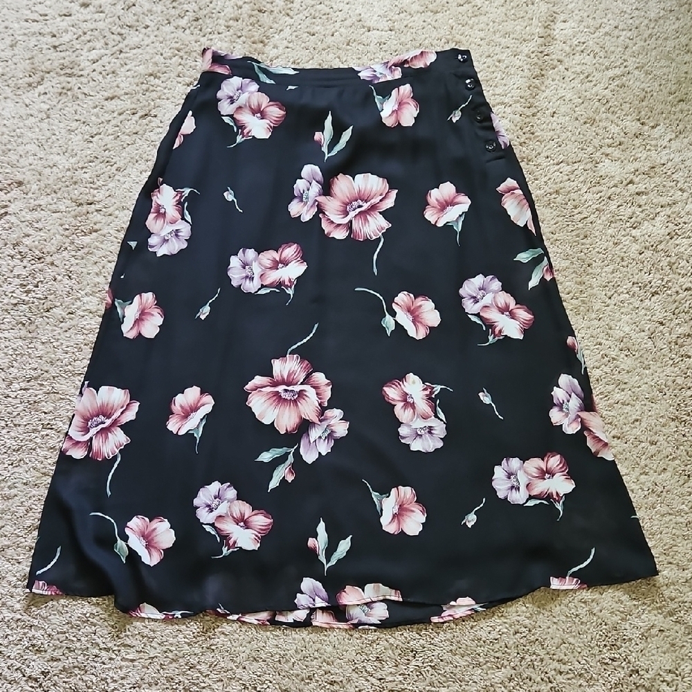 SAG Harbor Black Floral Skirt, Size L Petite